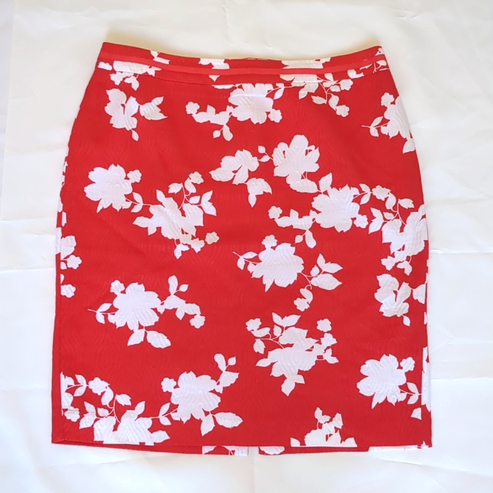 Red and White Tropical Floral Print Pencil Skirt